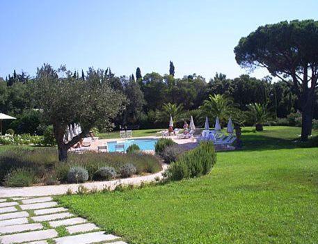 Hotel Villa Les Rosiers Grimaud Exterior foto